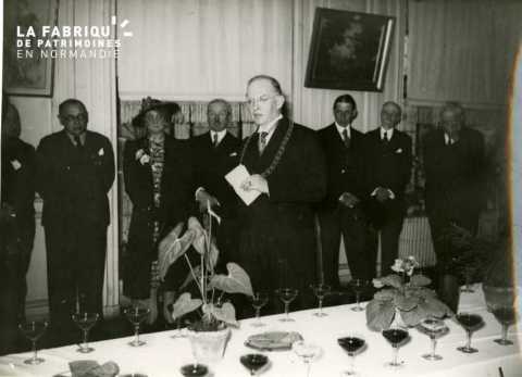 Saint Nicolas.Discour et vin d'Honneur, mairie